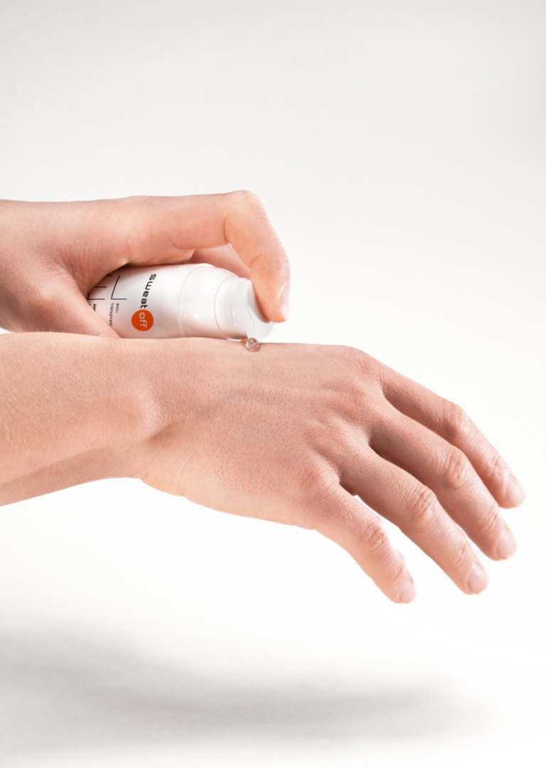 Gel Anwendung auf Händen