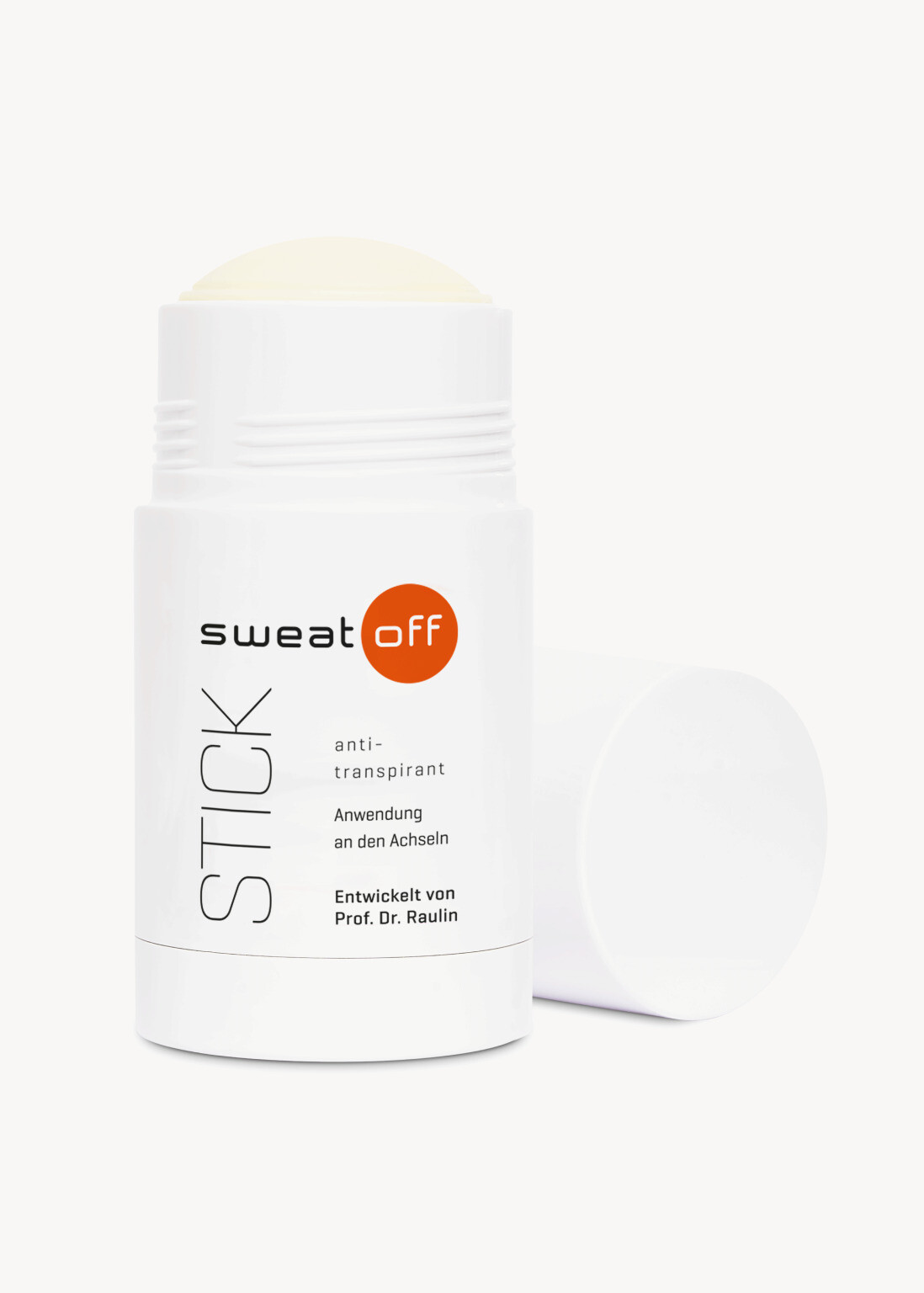 Antitranspirant Stick stehend vor weißem Hintergrund